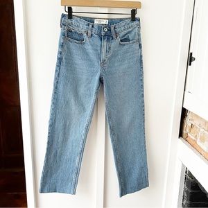 Abercrombie Mid Rise Straight Jean 25S